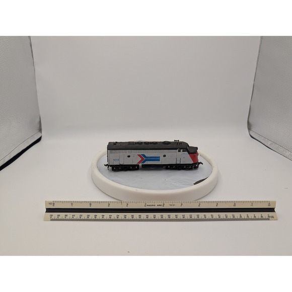 Playart Amtrak Diesel Locomotive 103 HO Scale Model Train Engine Silver Red Blue